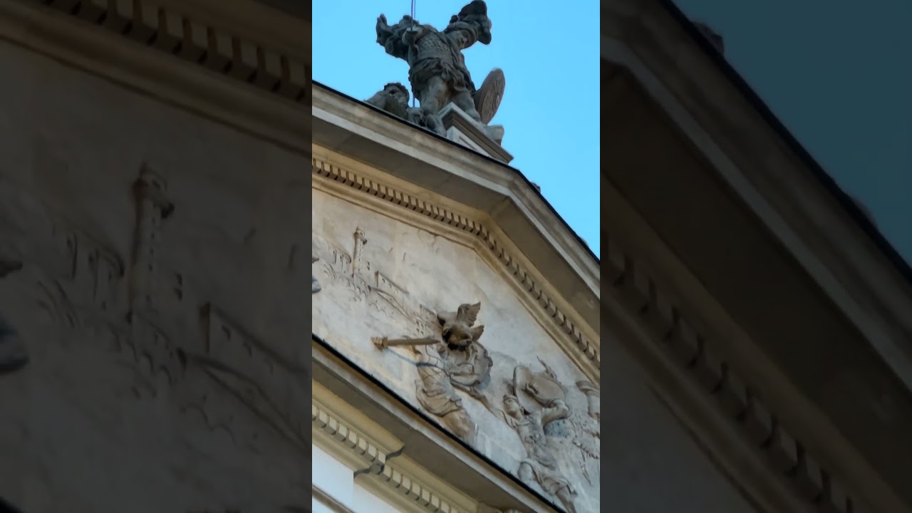 Ludowa Historia Polski a rzeźby Pałacu Krasińskich (Pałacu Rzeczypospolitej)
