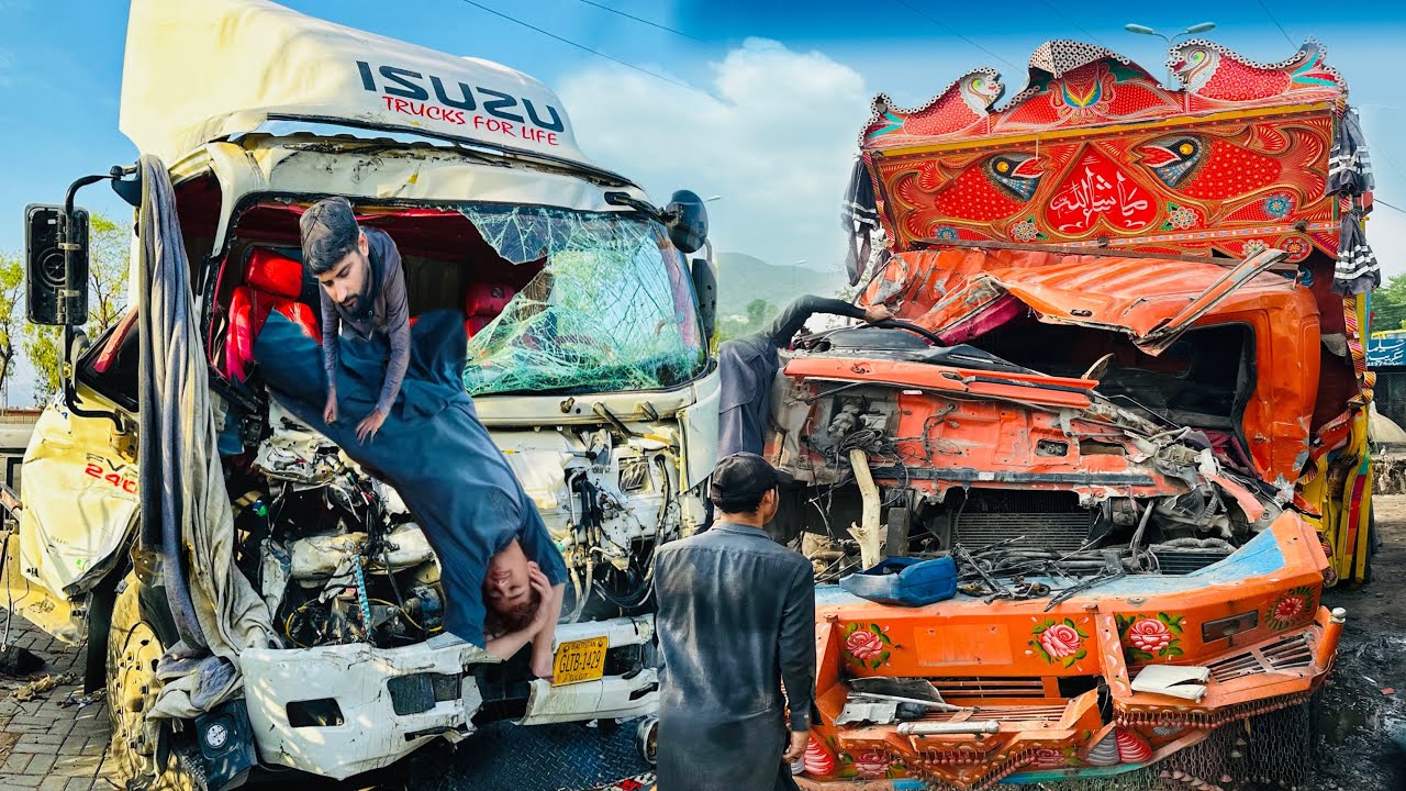Isuzu vs Hino Truck Dangerous Accidents, Cabin & Chassis Fully Damaged,
