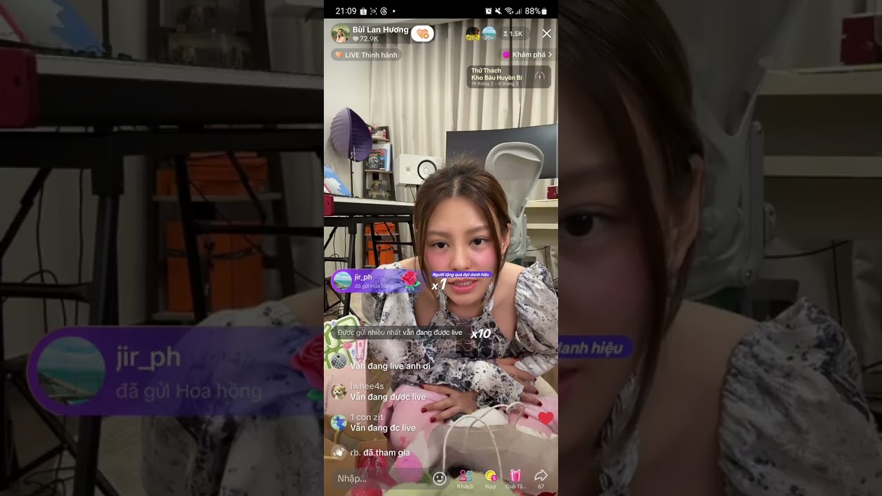 Gấu Mèo ( Bùi Lan Hương & Ái Phương ) khui quà fan tặng 2day fancon