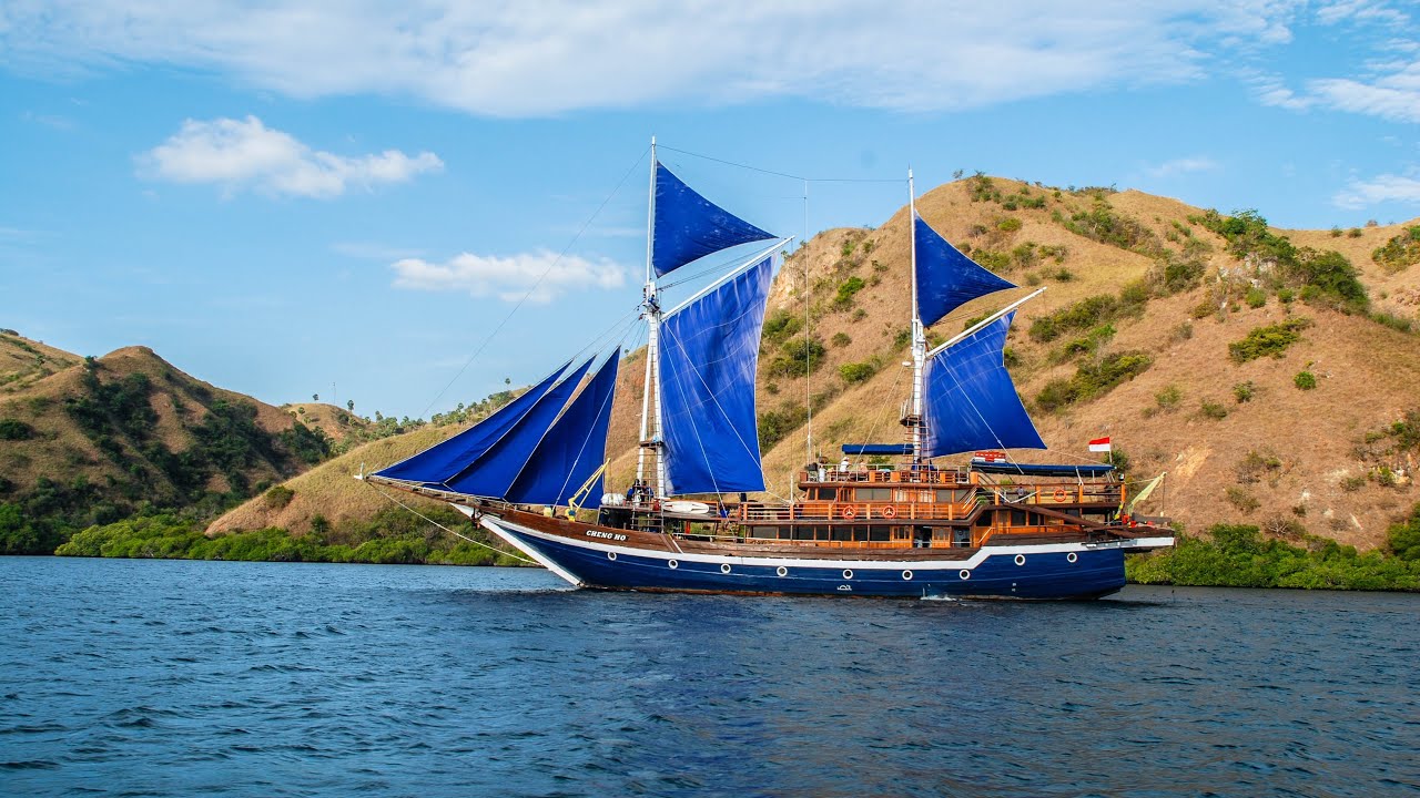 Sailing Kapal Phinisi with Big Komodo Tour