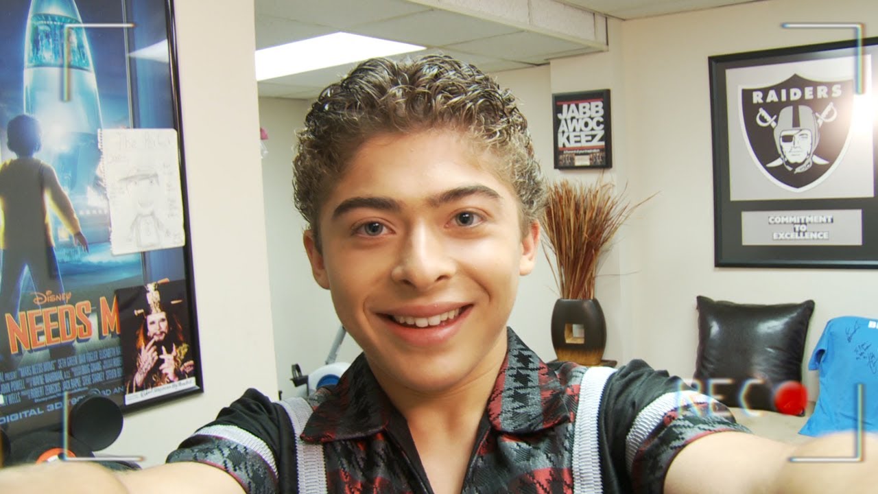 Disney XD's Pair of Kings Cast Dressing Room Dish