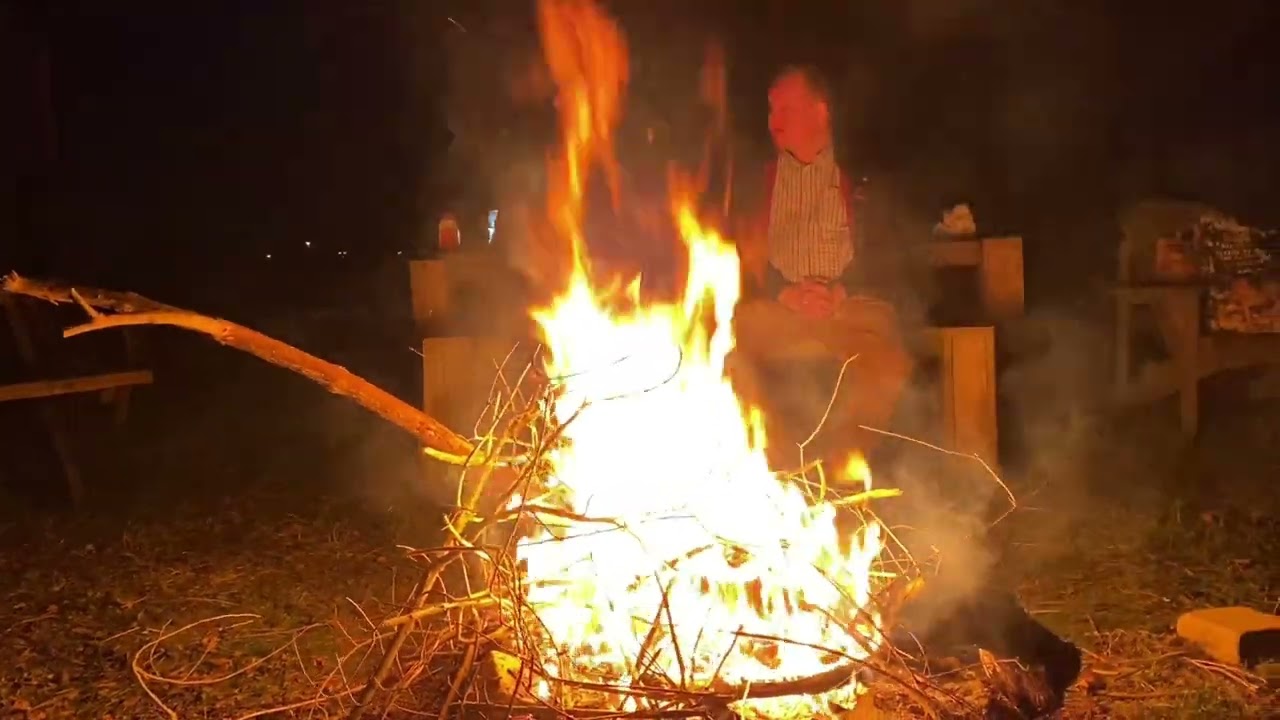 Kampvuur maken met beste vrienden mark en Zoubir
