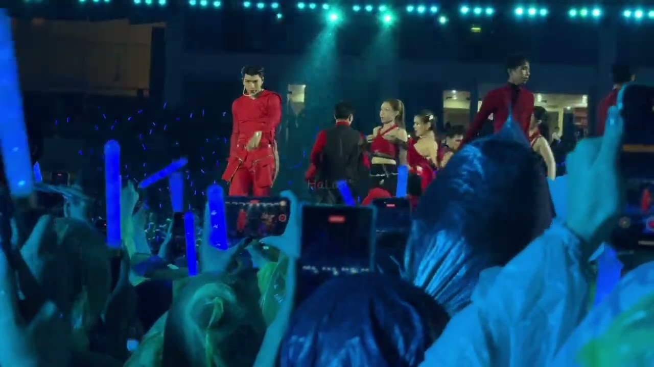 Nước mắt cá sấu | HIEUTHUHAI | Anh Trai Say Hi Concert6