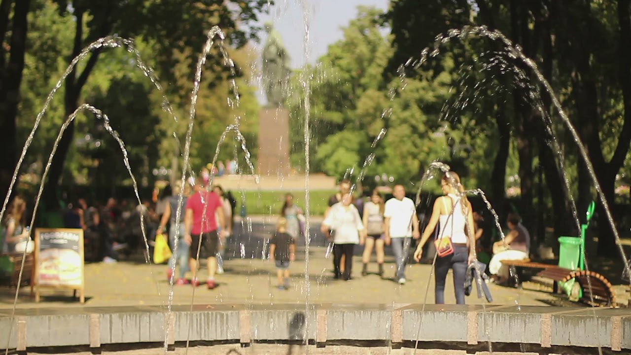 Summer day in crowded park. People strolling, enjoying active weekend leisure. Stock Footage