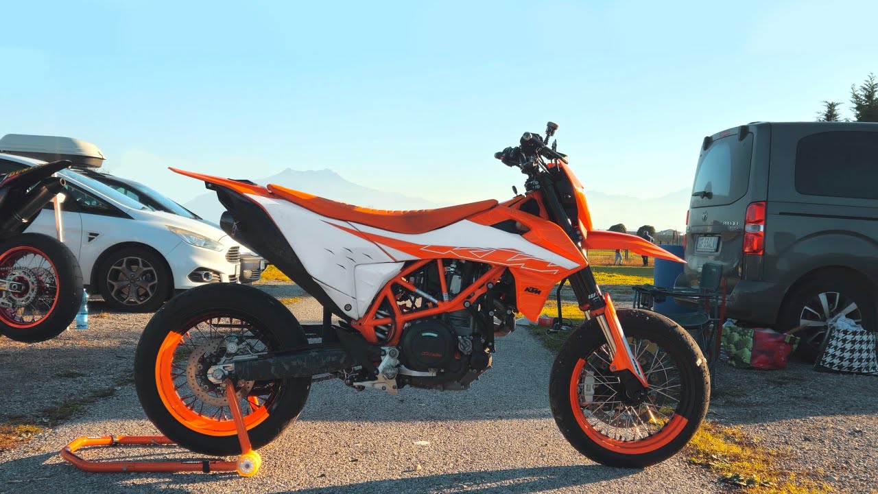 FULL GAS KTM 690 SMC - R ON TRACK