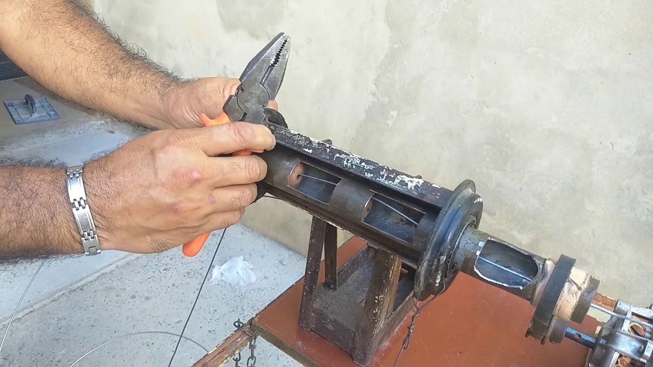 Maquina para estirar (aprumar, alinhar) arame galvanizado  para gaiolas de codornas