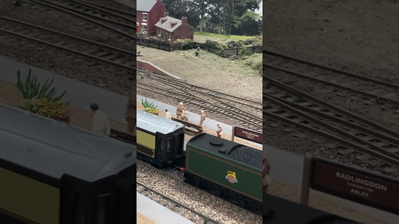 oo gage Tornado puling into station
