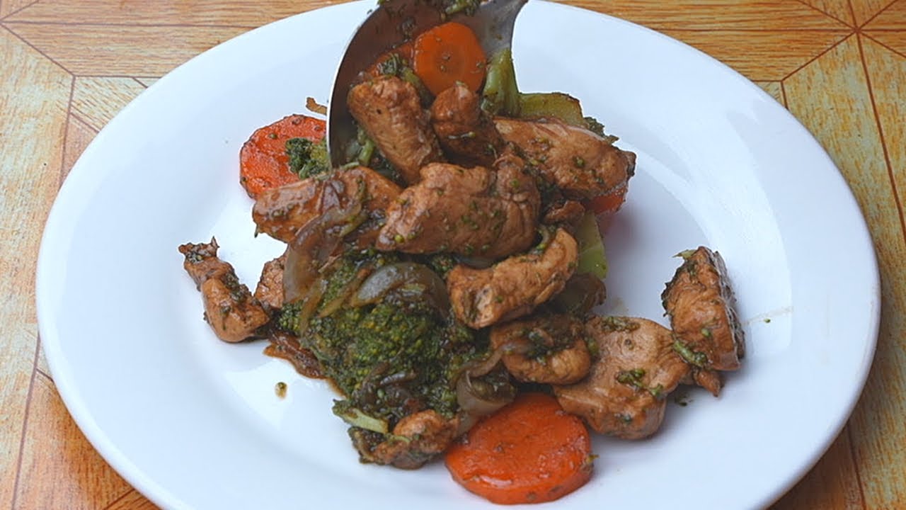 Pollo con brócoli fácil y delicioso al estilo chino.