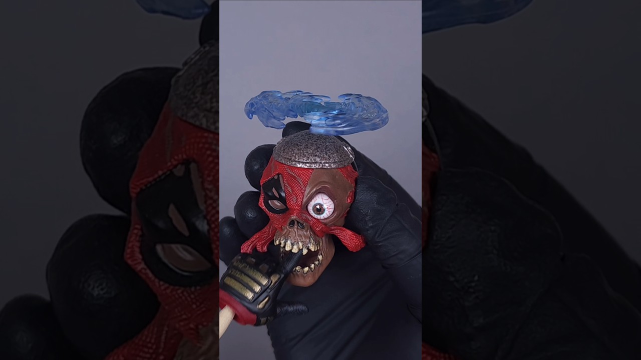 Unboxing Hot Toys Zombie Deadpool