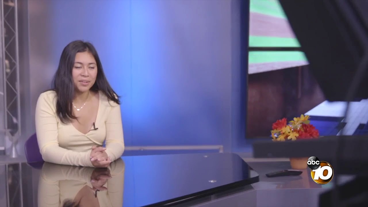 Top tech teaches Carlsbad teen journalists