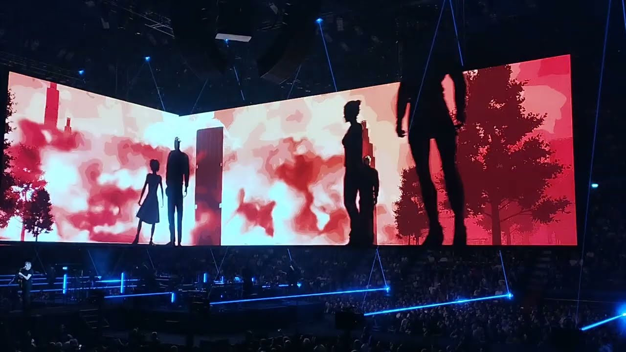Roger Waters - Two Suns in the Sunset ( Forum Assago, Milano - Italy = 01 April 2023 )