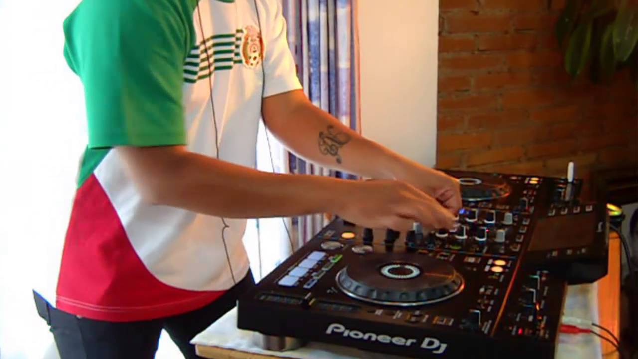 Hus musik presenta a: Jonathan Kstiyo