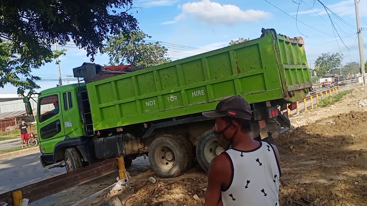 Extreme Dangerous Big DumpTruck Unloading Dirt Not So Easy (compilation3)