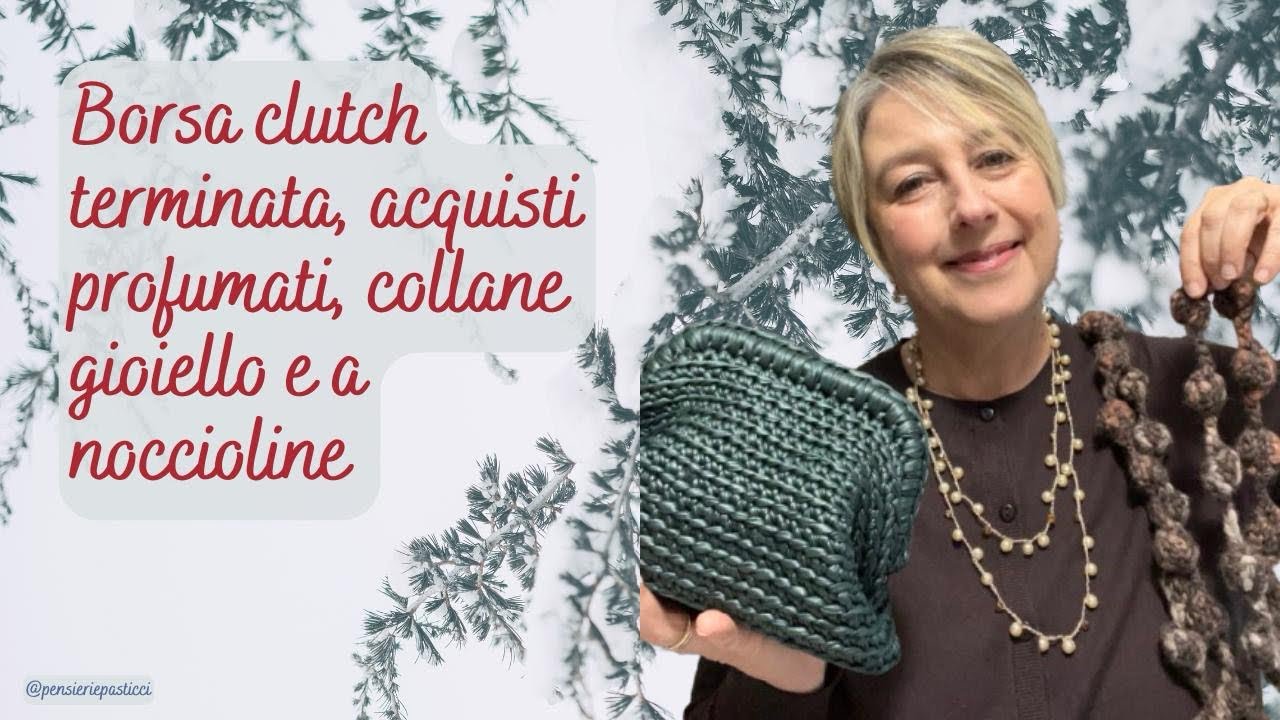 Borsa clutch terminata, collane varie, gioiello e a noccioline; acquisti natalizi e chiacchiere!