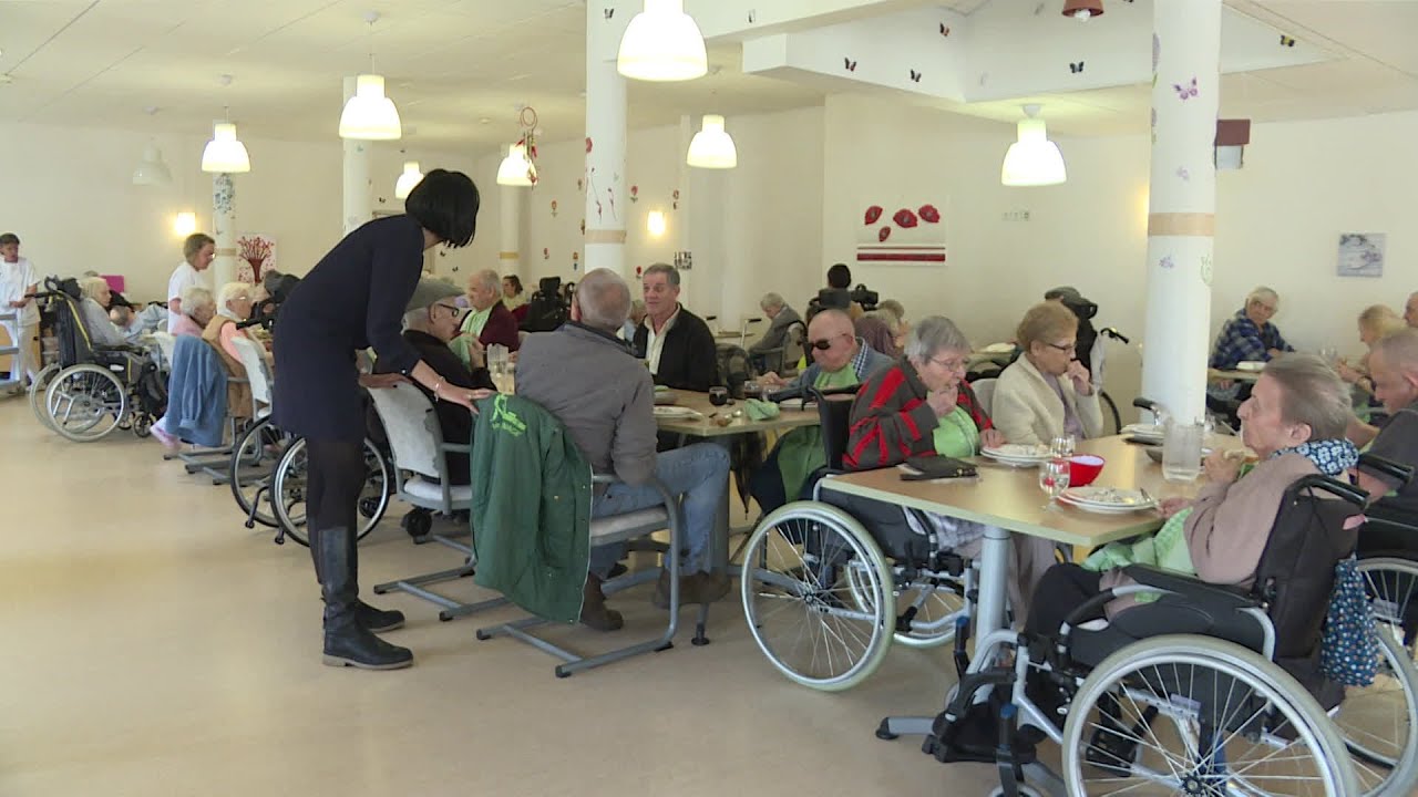 Quand des écoliers du Cantal partagent la cantine avec des personnes âgées