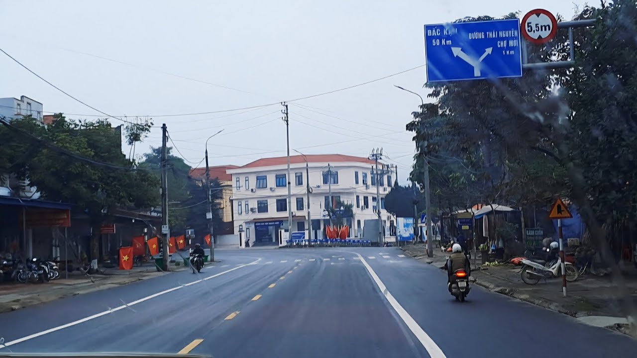Quốc lộ 3 đoạn Chợ Mới.