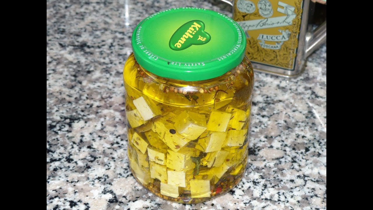 Queso feta aromatizado en aceite