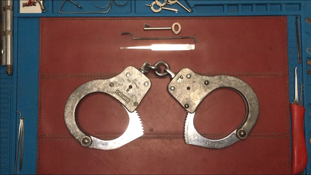 Escaping IK70 prison handcuffs with homemade tensioner/escape tool #shacklemen