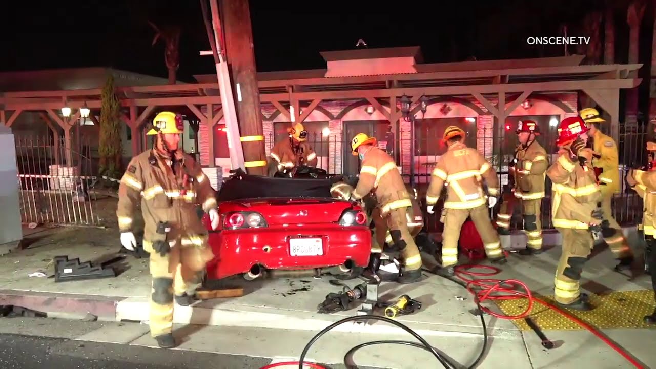 Vehicle Smashes Into Pole, Killing Driver in Anaheim