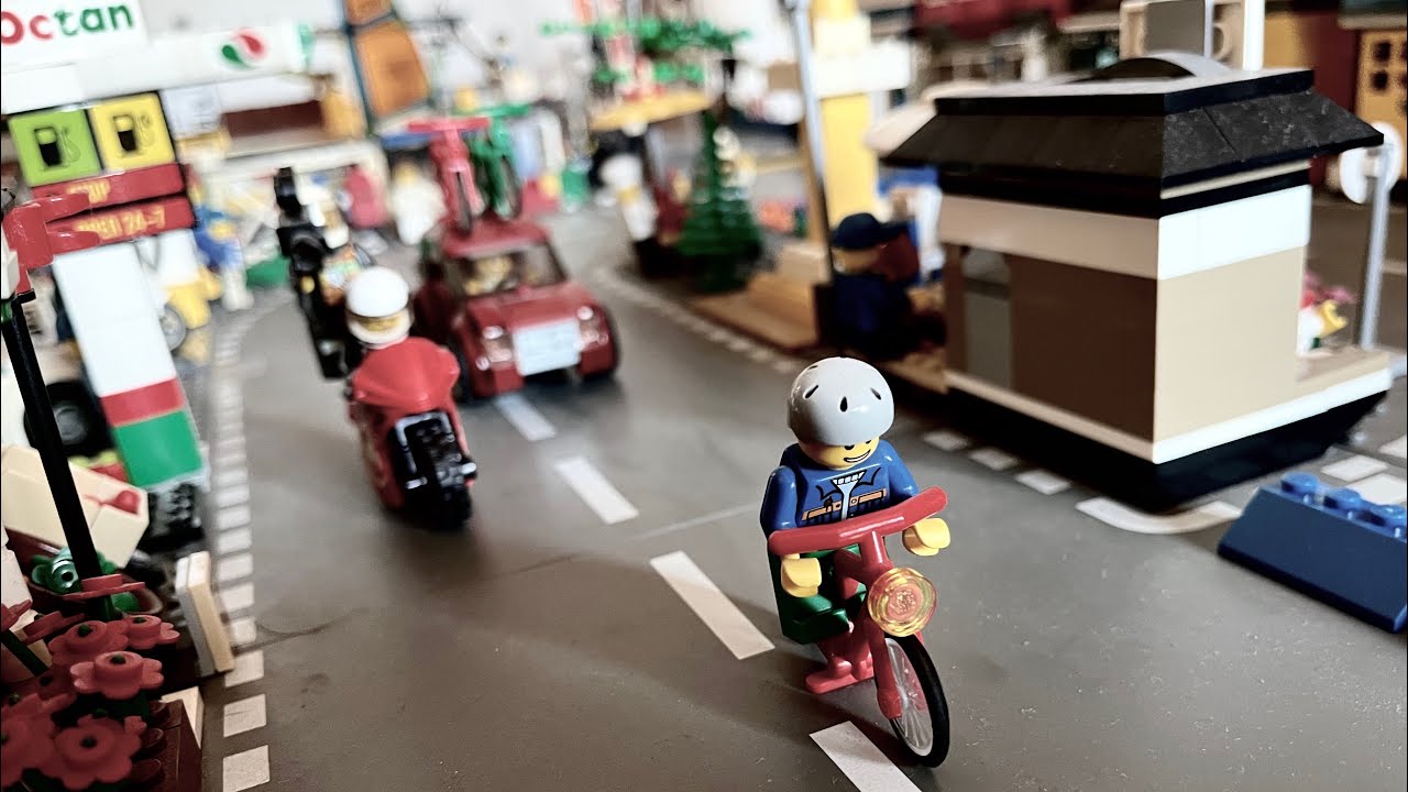 [REVIEW] LEGO Cycling race finish line