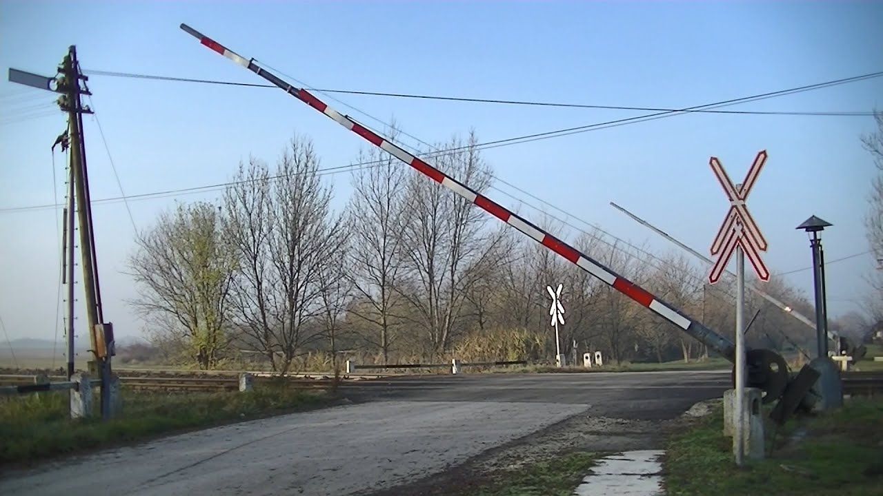 Spoorwegovergang Dévaványa (H) // Railroad crossing // Vasúti átjáró