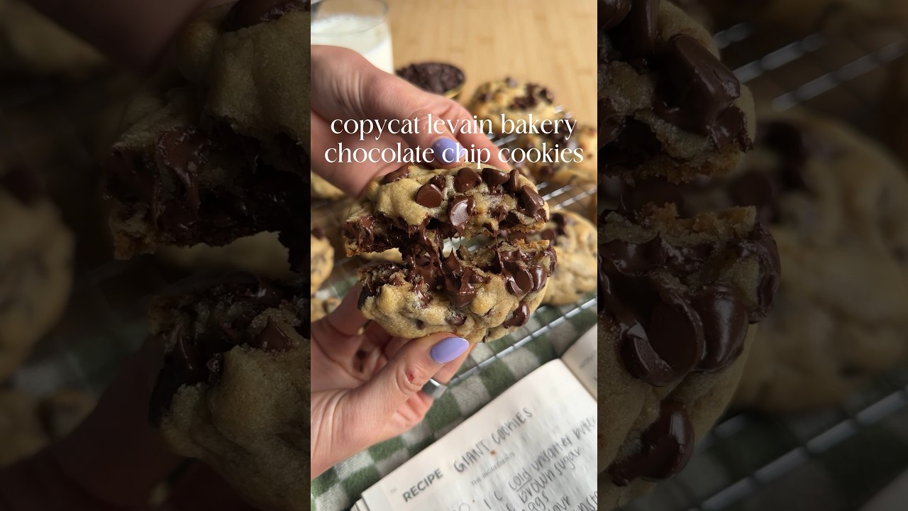 Copycat Levain bakery chocolate chip cookies #recipe #cookies #baking #cookiesareeverything