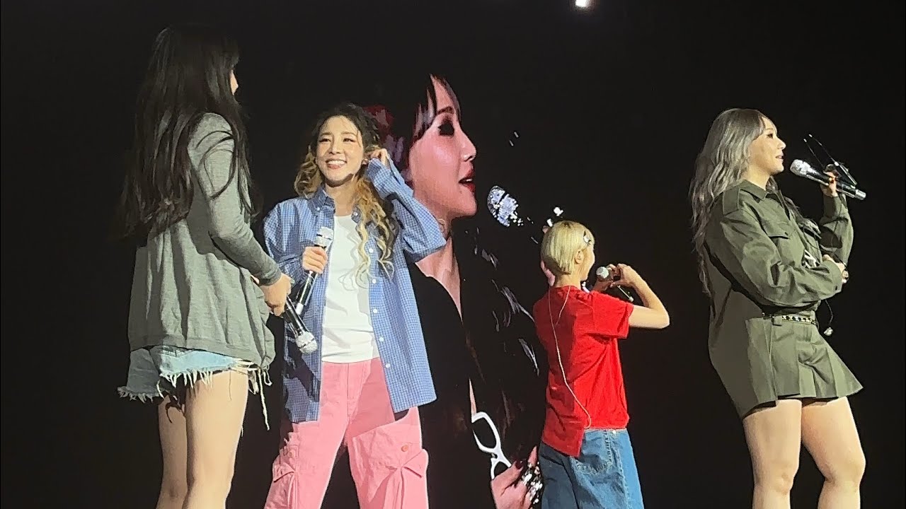 Fancam Soundcheck 2NE1 - I Love You at Welcome Back Tour in Jakarta
