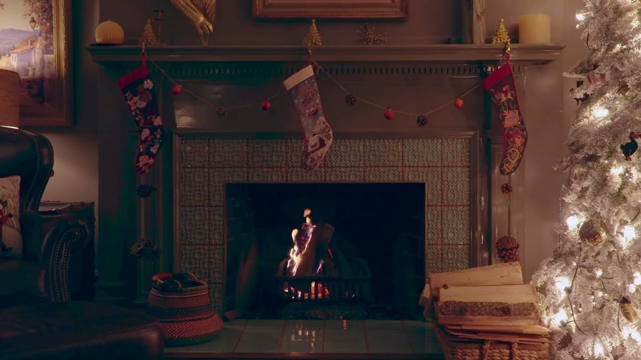 1 Hour Calm Christmas Fireplace Background - 4K - Winter Ambience