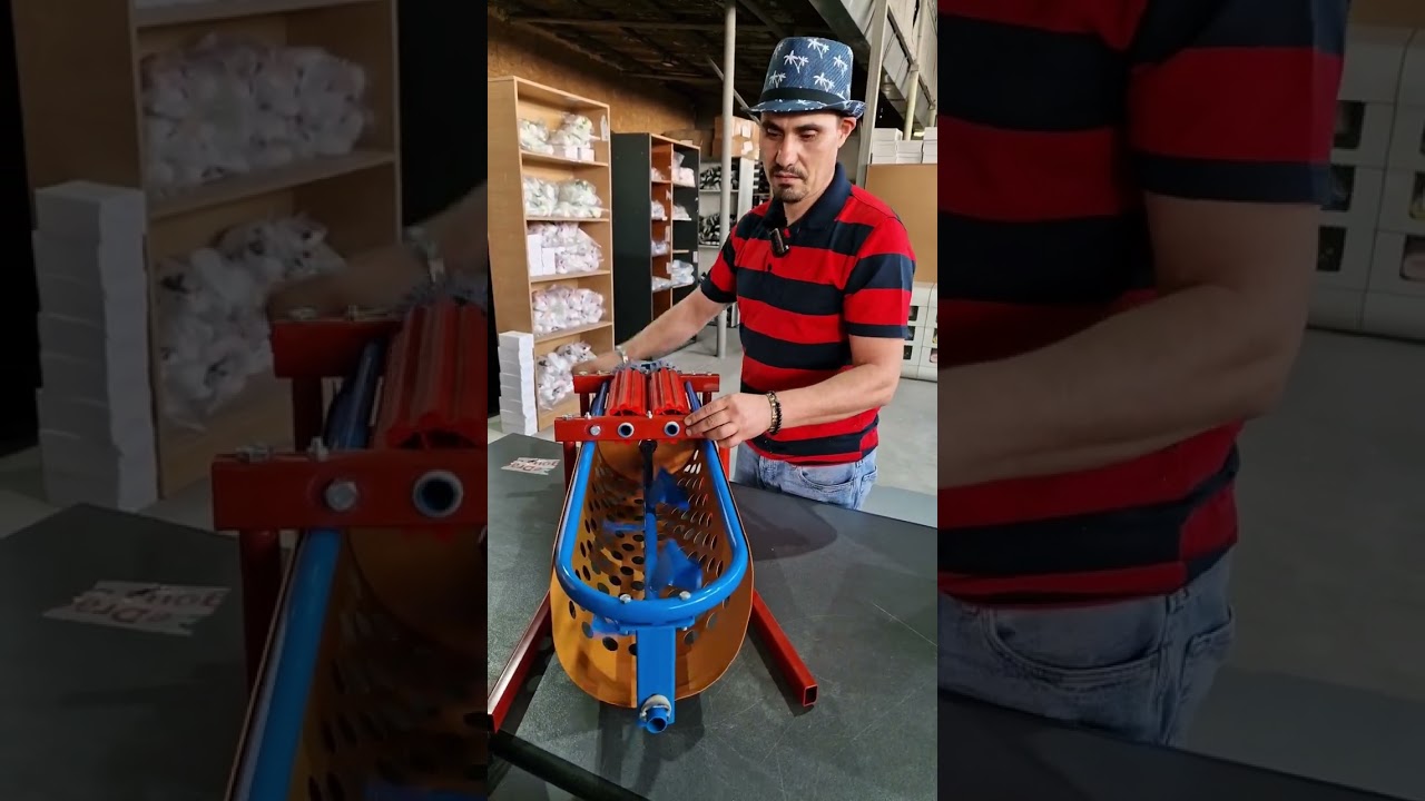 Desciorchinator si Zdrobitor manual struguri 2in1, cuva inox 20 litri, productie 300kg/h