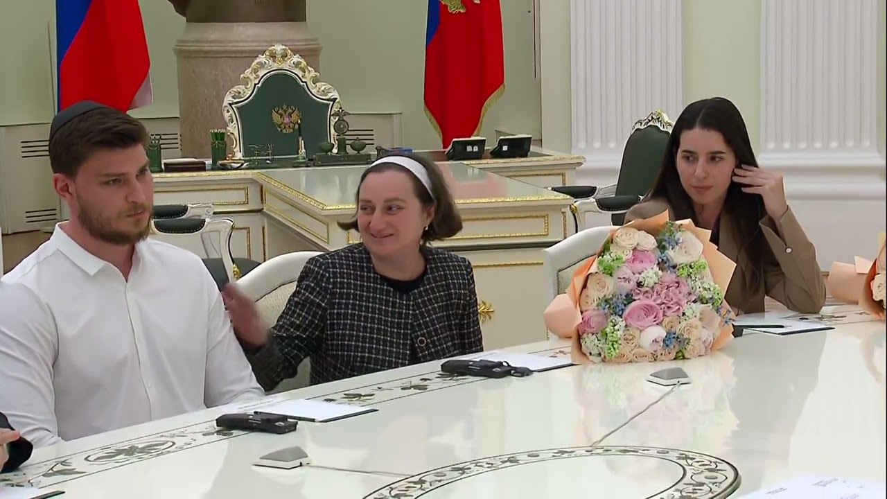 VEDA WORLD NEWS | PRESIDENT VLADIMIR PUTIN MEETS FREED HOSTAGE SASHA TROUFANOV & FAMILY