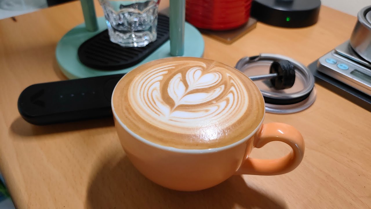 cafelat robot + nanofoamer 拉花練習 20221013