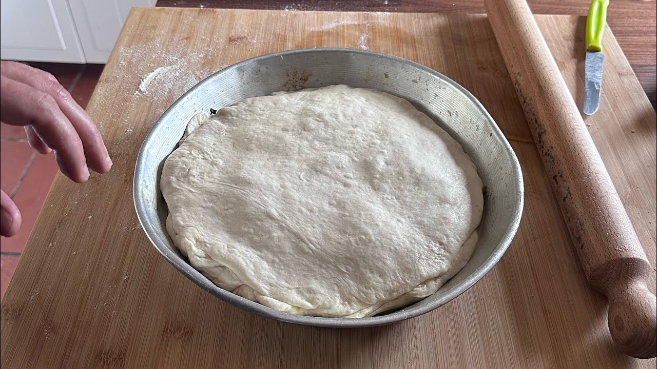 Pizza di scarole , il panificato che non può mancare al cenone  , ricetta classica #cibo