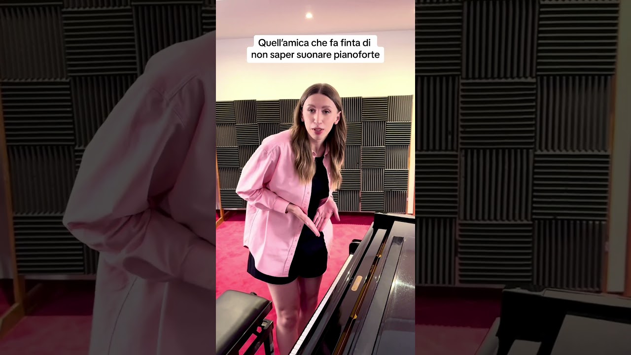 Quell&rsquo;amica che fa finta di non saper suonare il pianoforte