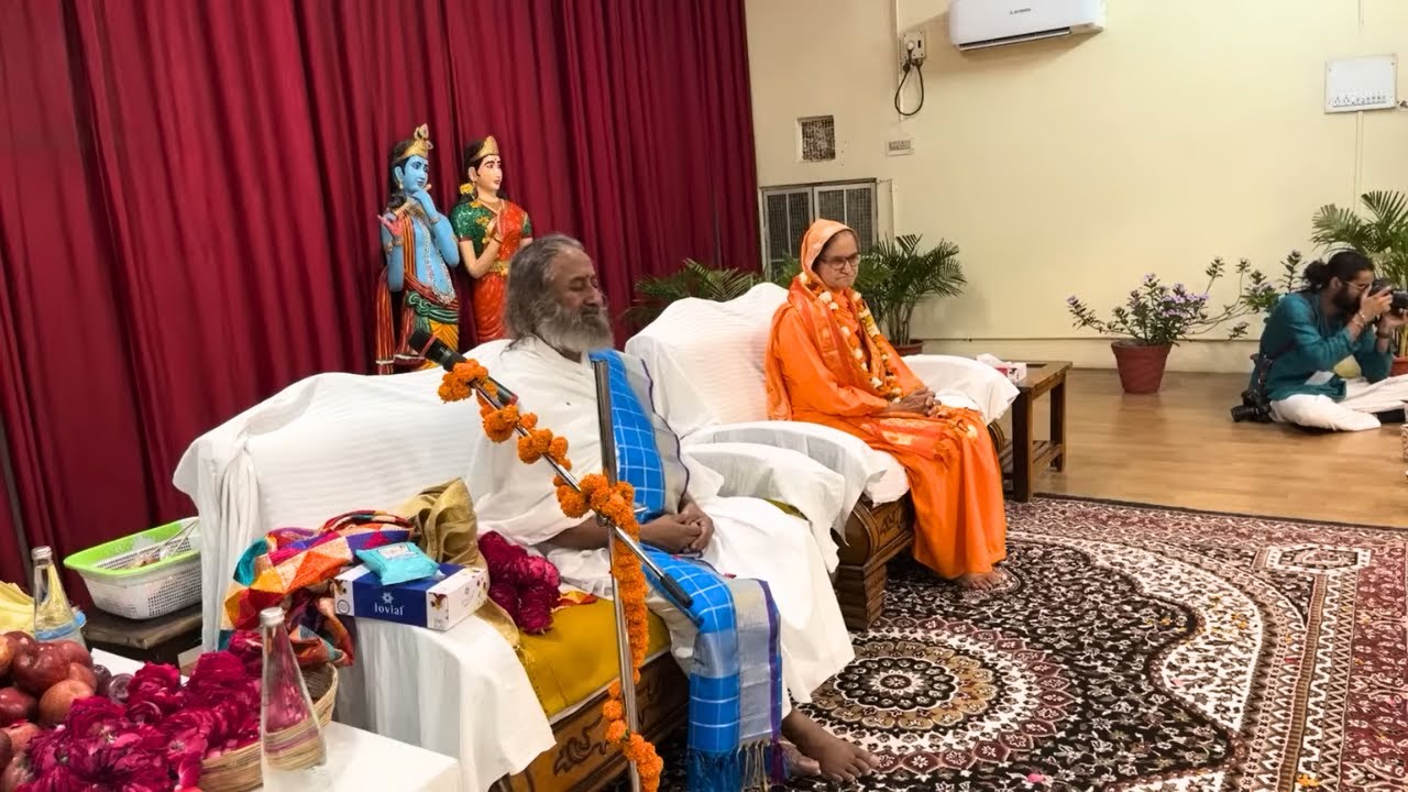 Sri Sri Ravi Shankar Gurudev Entry to Satsang from Rishikesh