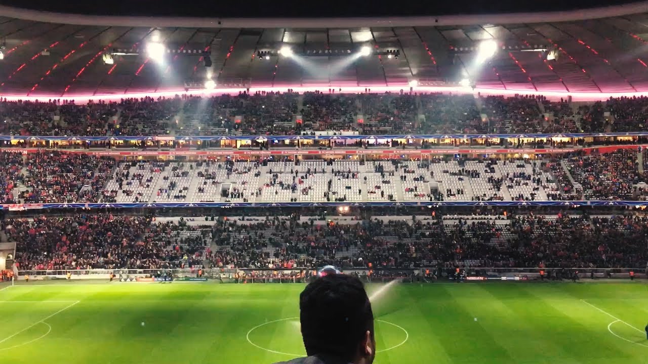 FC BAYERN - Paris Saint-Germain Champions League Gruppe B 2017/18 Stadium Atmosphere