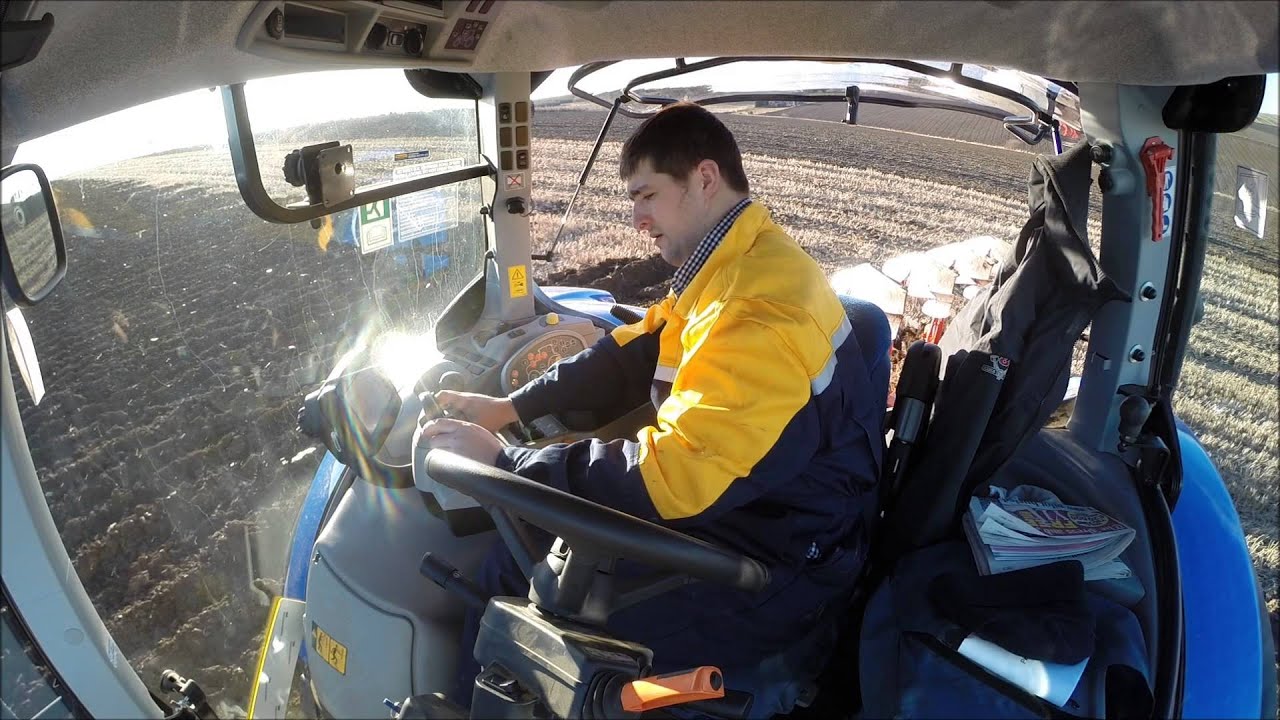 New Holland T7.235 with Kuhn 5 furrow reversible @ Grampian Supermatch 2014