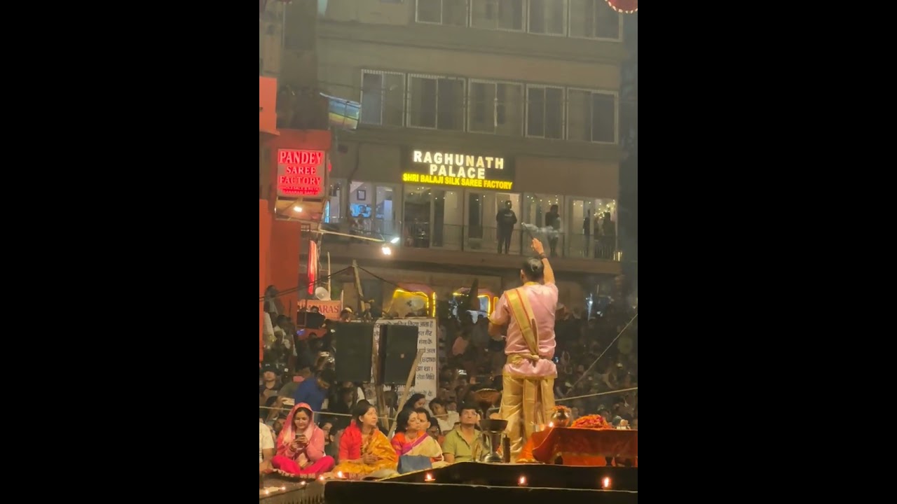 Ganga Arti at Dashashwamedh ghaat 🙏 