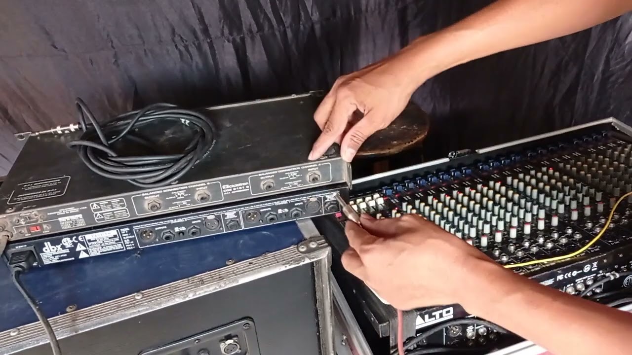 AUXILIAR COM EQUALIZADOR E COMPRESSOR MESA ANALÓGICA