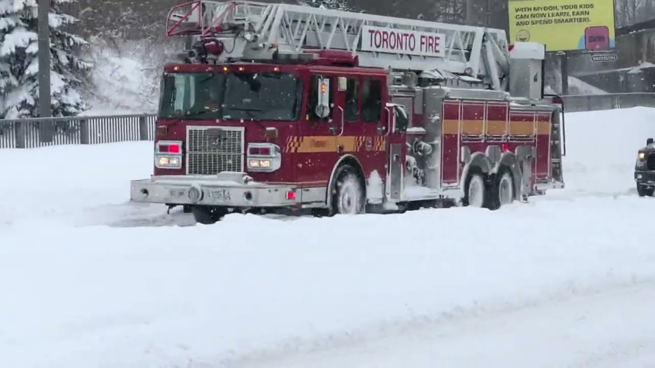 **Massive Snow Storm**  Toronto Fire Spare Aerial 125 Responding