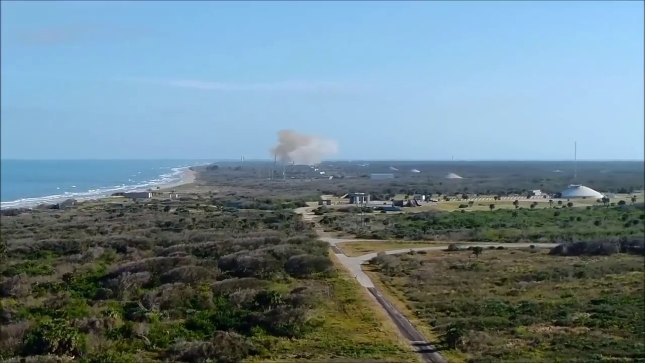 SpaceX Falcon Heavy Landing + Sonic Boom!