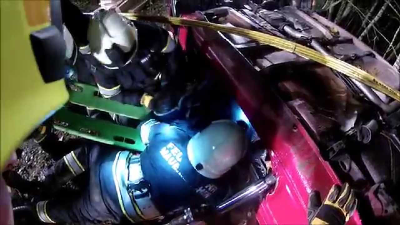 Monatsübung: Verkehrsunfall mit eingeklemmten Personen 6.11.2014
