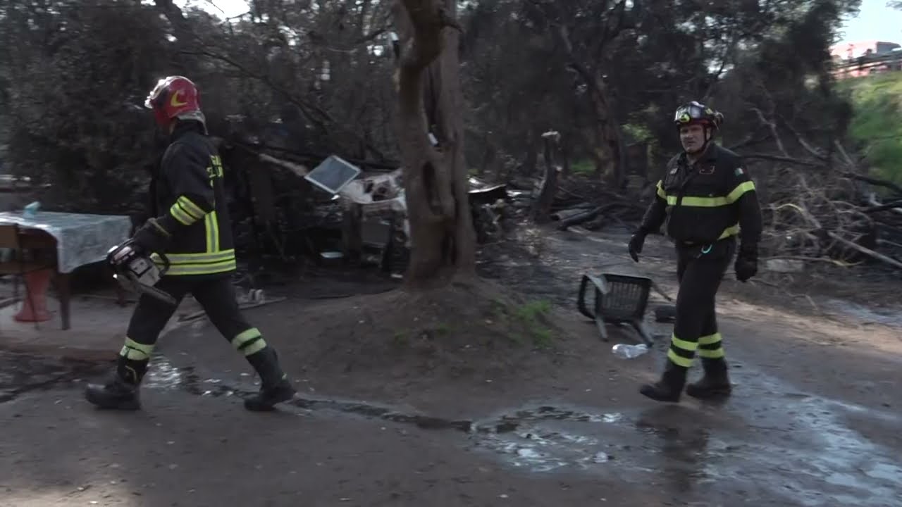 Incendio al campo rom a Bari. Distrutte 5 baracche. Si indaga sulle cause