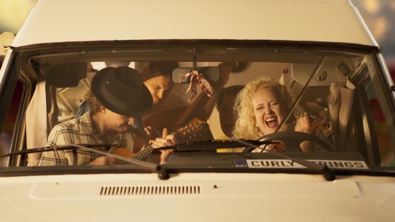 Curly Strings - Hea tuju laul / Good Mood Song (Official Music Video)