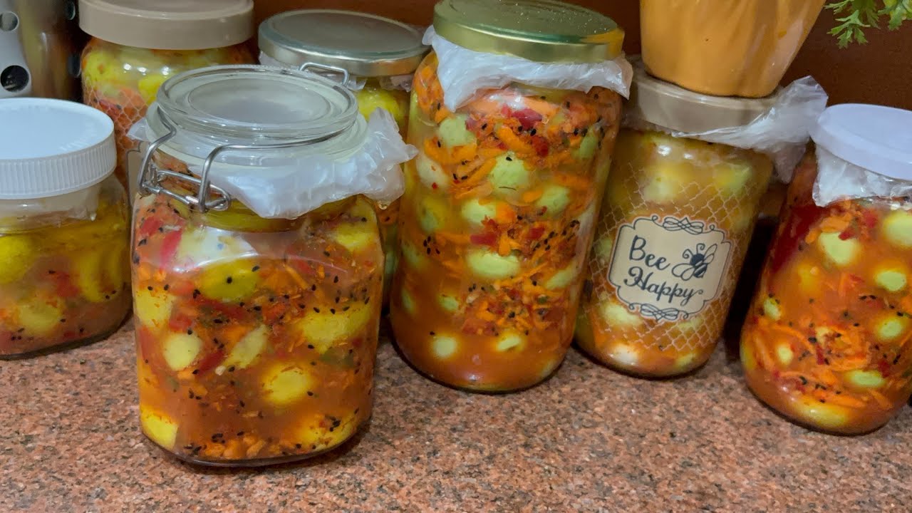 عملت بطريقة زمان أجمل زيتون تفاحي بالخلطة و ليمون معصفر 👌🍋🥕أجمل من المحلات الكبيرة🥰