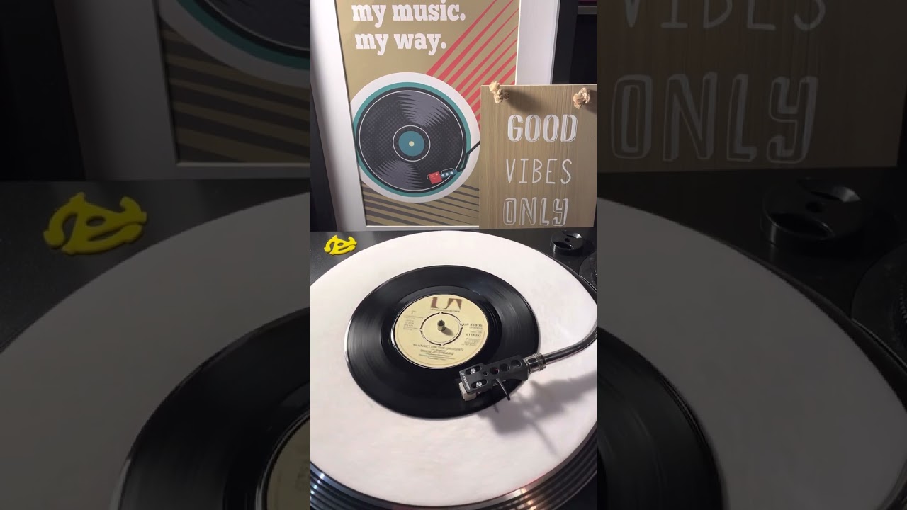 Billie Joe Spears - Blanket On The Ground ( Vinyl 45 ) From 1975 .