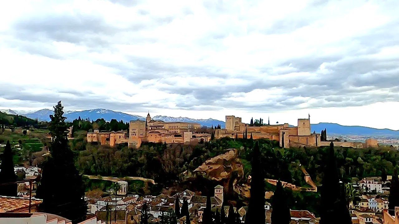 Granada's Albaic&iacute;n and around the Alhambra