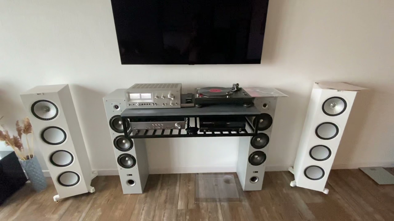 Victor (JVC) JA-S22, Technics SL-1200 MK3, KEF Q950. Sheila B Devotion - Spacer.
