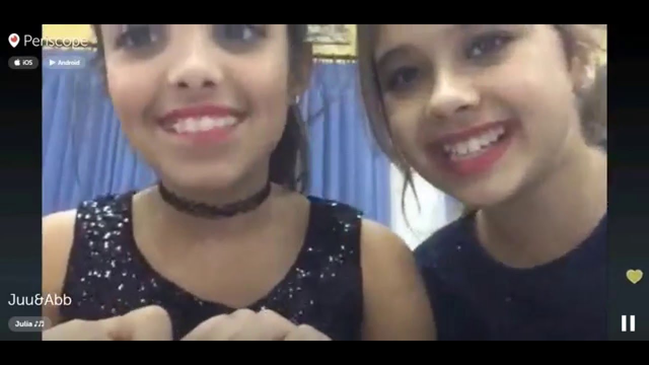 Julia Gonçalves y Abril Montmany periscope cena tras el concierto 6-12-2015