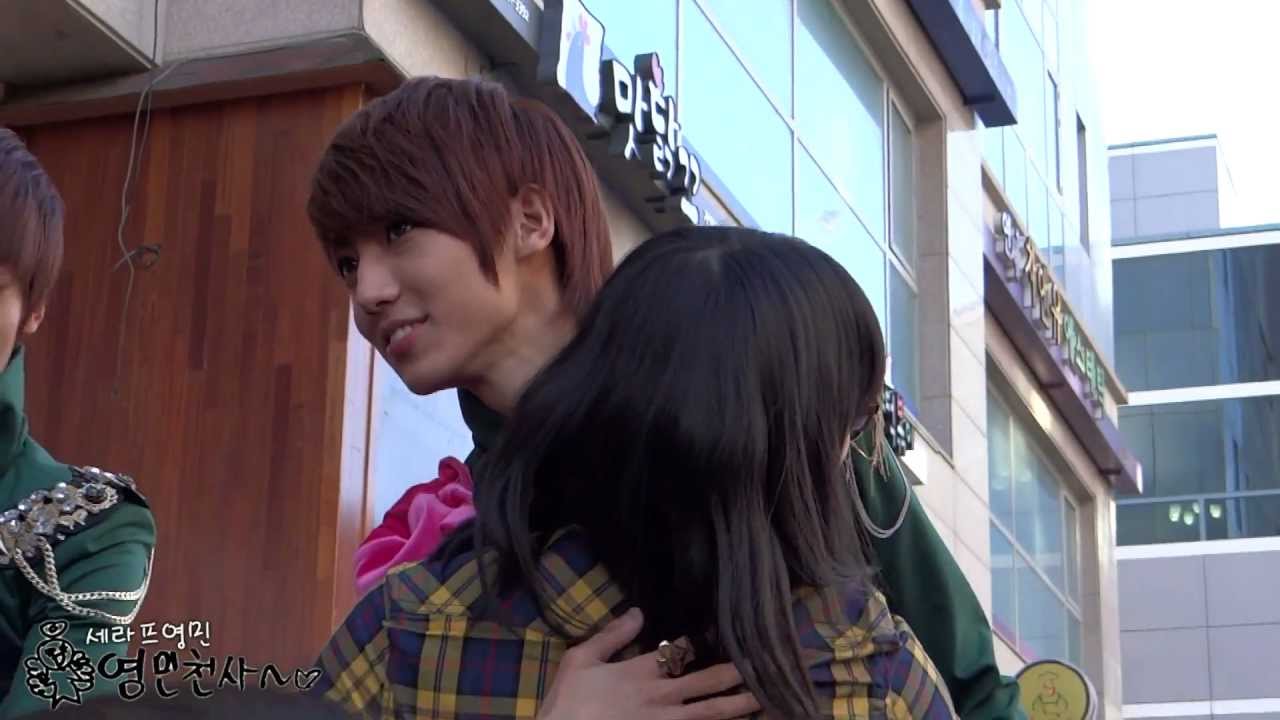 121118 BOYFRIEND 인기가요 허그 이벤트（영민）