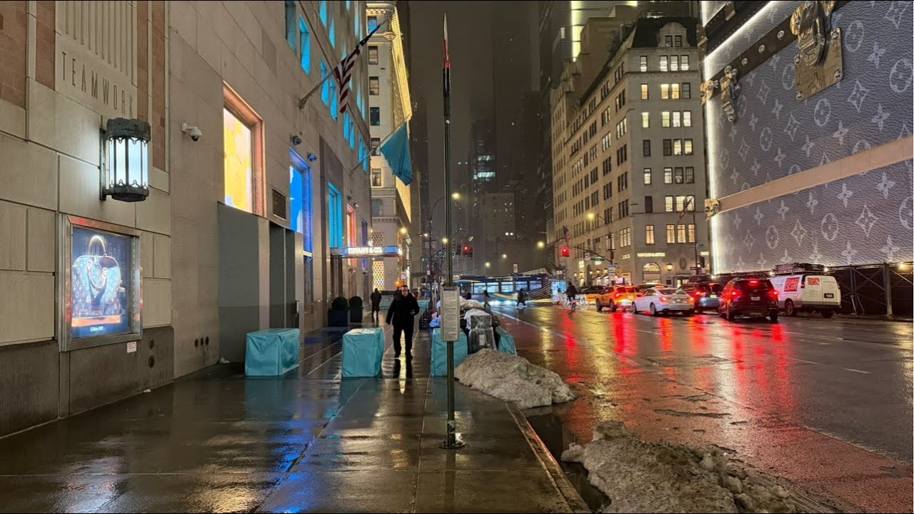 Exploring Midtown Manhattan Wednesday Night NYC 🇺🇸